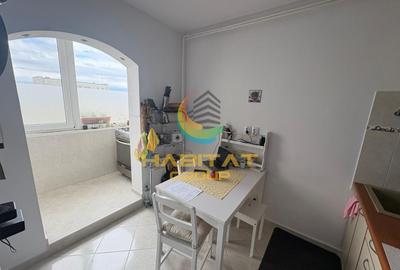 Apartament cu 3 camere decomandat în Tei