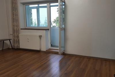 Apartament cu 3 camere decomandat în Dristor