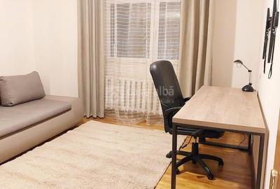 Apartament cu 4 camere decomandat în Nicolina