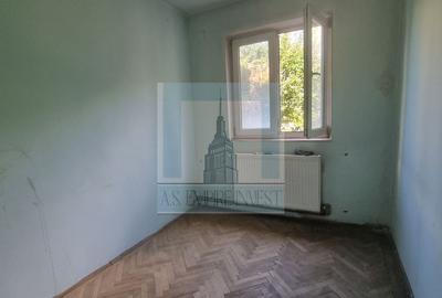 Apartament 3 camere semidecomandat ,etaj 1 - zona Vlahuta. - 3