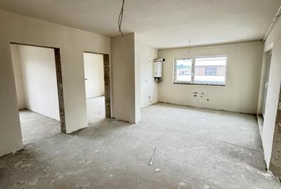 Penthouse cu 4 camere semidecomandat în Florești