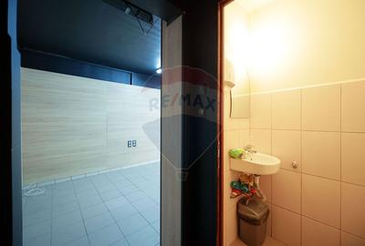 Spațiu comercial de închiriat, cu vad stradal intens pe  str. Vlădeasa - 5