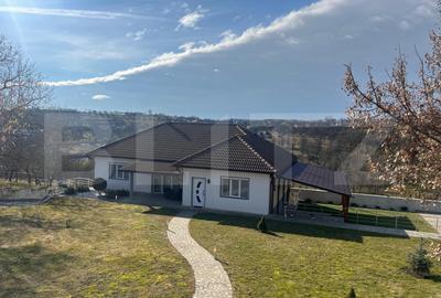 Casă individuală cu 5 camere în Exterior Vest