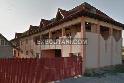 Casă individuală cu 6 camere în Mărăcineni