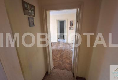 Apartament 3 camere Craiovei etaj 3/4 - 9