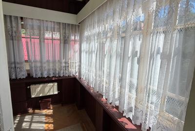 Vilă istorică de vânzare  Castel Aura Buzescu Bușteni  str. Victoriei nr. 11 - 34