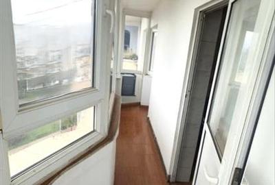 Apartament cu 2 camere decomandat, mobilat în Nicolina