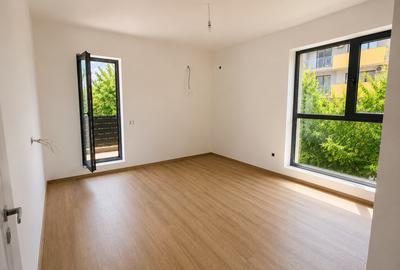 Apartament cu 3 camere decomandat în Titan