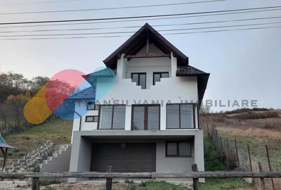 Casă individuală cu 6 camere în Apahida