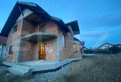 Casă individuală cu 6 camere în Beclean