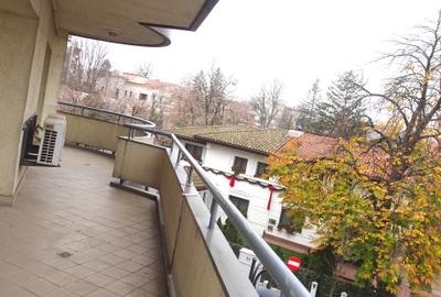 Bloc tip boutique, constr. 2000, parcare subterana si 2 intrari - 5
