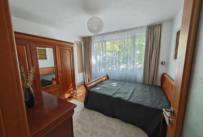 Apartament cu 3 camere semidecomandat, mobilat în Titan