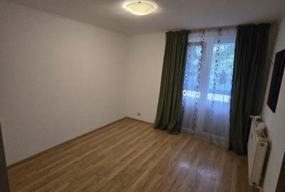 Apartament cu 3 camere semidecomandat, mobilat în Titan