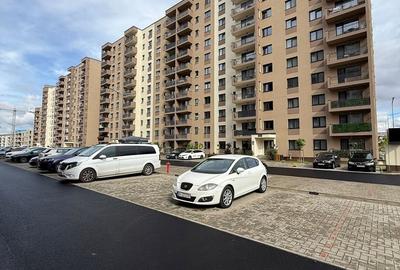 Apartament cu 2 camere decomandat în Tractorul
