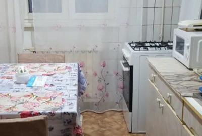 Apartament cu 3 camere decomandat, mobilat în Trafic Greu