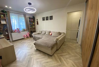 Apartament cu 3 camere semidecomandat, mobilat în Dristor