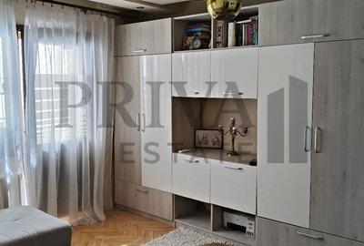 Apartament cu 3 camere semidecomandat, mobilat în Lipovei