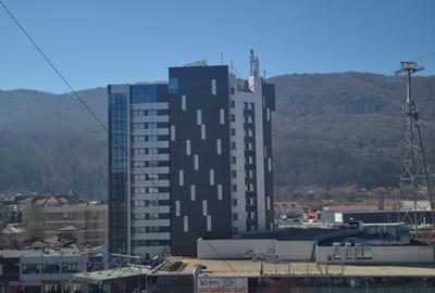 Apartament cu 3 camere decomandat, mobilat în Precista