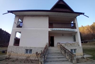Vila 365 mp si teren aferent 5000 mp Batca Doamnei - 1