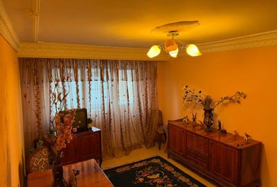 Apartament de vânzare cu 3 camere, decomandat, zona KM 4-5 - 2