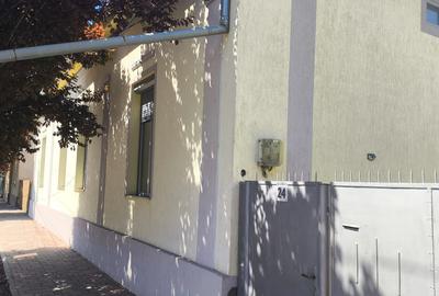 Casa de vanzare in Sannicolau Mare -central - 2