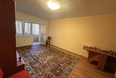 Apartament cu 3 camere decomandat, mobilat în Girocului