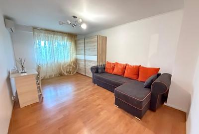 Apartament cu 2 camere decomandat în Nicolina