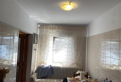 Apartament 2 camere , zona ultracentrala - Piata Moldovei , et 2 , decomandat , - 4