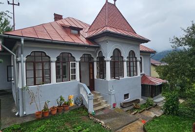 Casă individuală cu 3 camere în Central