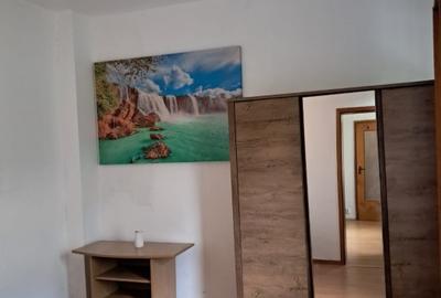 Apartament cu 2 camere semidecomandat, mobilat în Central