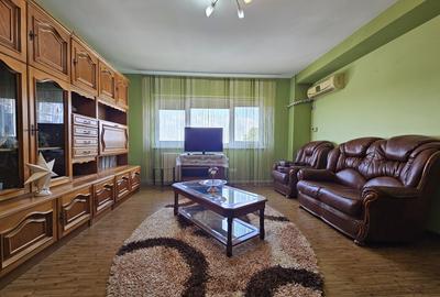 Apartament cu 3 camere decomandat, mobilat în Faleza Nord
