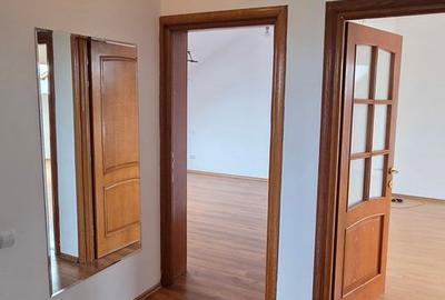 Apartament cu 3 camere decomandat în Bucureștii Noi