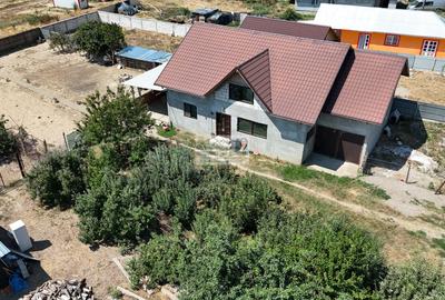 Casă individuală cu 5 camere în Vest