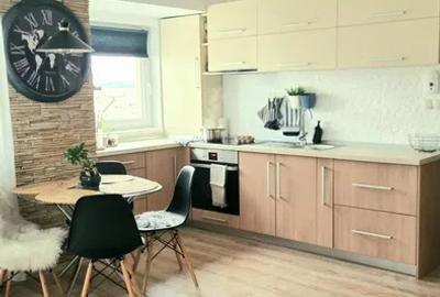 Apartament cu 3 camere semidecomandat, mobilat în Florești