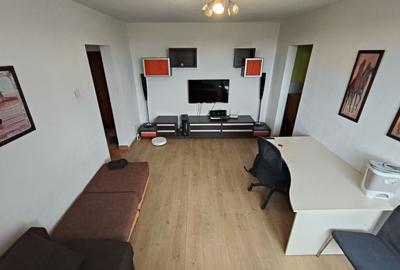 Apartament cu 2 camere semidecomandat, mobilat în Tineretului