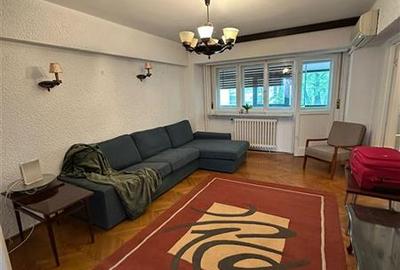Apartament cu 4 camere decomandat, mobilat în Calea Victoriei