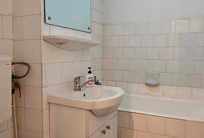 Vand apartament de 2 camere, circular(decomandat)cf 1,situat pe str.Rahovei - 3