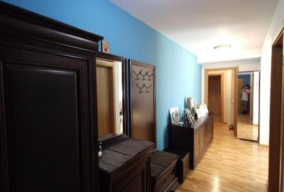 Apartament cu 3 camere decomandat, mobilat în Central