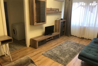 Apartament cu 2 camere semidecomandat, mobilat în Central