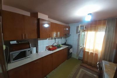 Apartament cu 4 camere decomandat, mobilat în Independenței