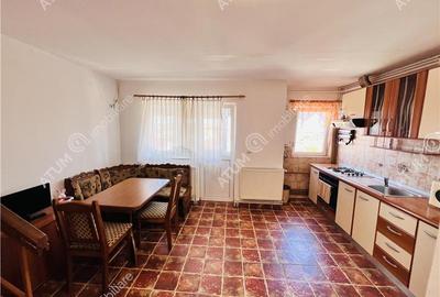 Apartament cu 3 camere semidecomandat, mobilat în Vasile Aaron