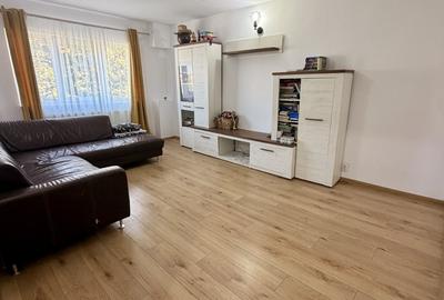 Apartament cu 3 camere decomandat, mobilat în Lipovei