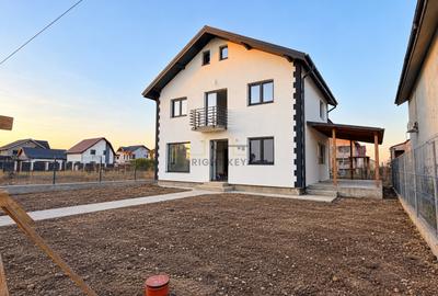 Casă individuală cu 4 camere în Tunari