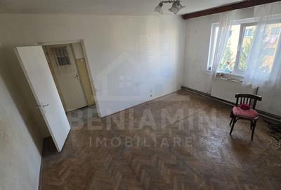 Apartament cu 2 camere semidecomandat în Florilor