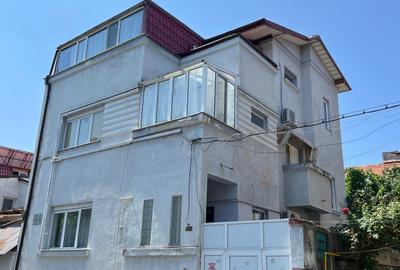 Casă individuală cu 8 camere în Vatra Luminoasă