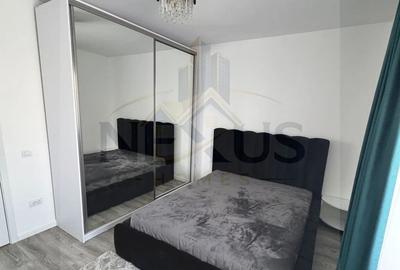 Apartament cu 3 camere semidecomandat, mobilat în Sud
