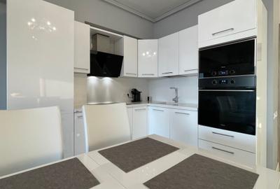 Statiunea Mamaia--Centru, apartament deosebit cu vedere frontala spre lac - 13