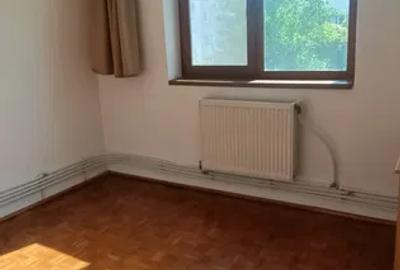 Numar camere: 3  Localizare:  Zona Bd. N. Balcescu –  Jud. Buzau  Etaj: 3 din 4 - 8