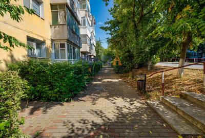 Apartament cu 3 camere decomandat, mobilat în Sud