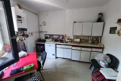 ROANDY - Casa solida, cu o serie de imbunatatiri-Central-Halele Centrale - 4